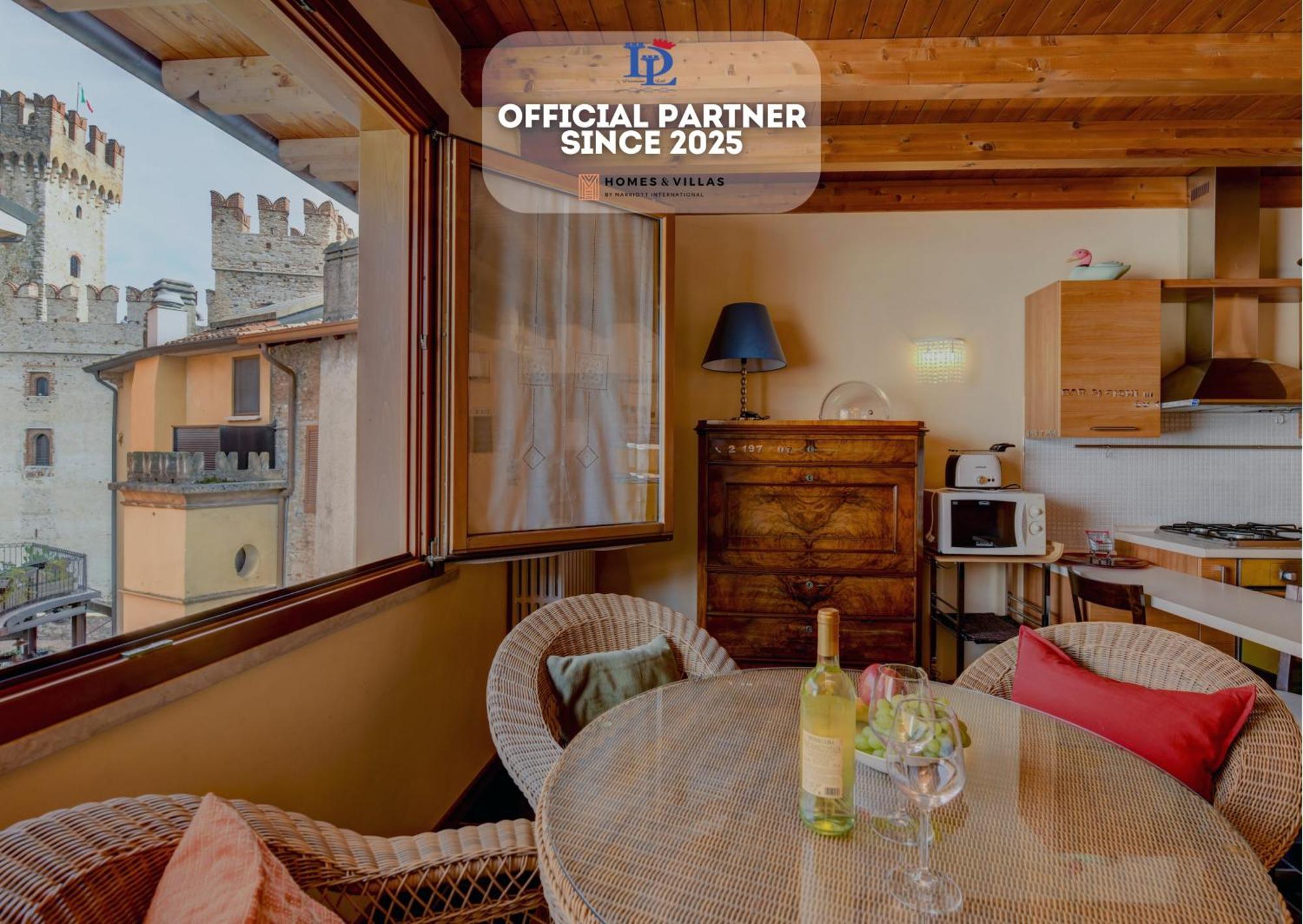 Desenzanoloft Official Partner Marriott Homes & Villas -Penthouse Never Say Never Sirmione Castle View Extérieur photo